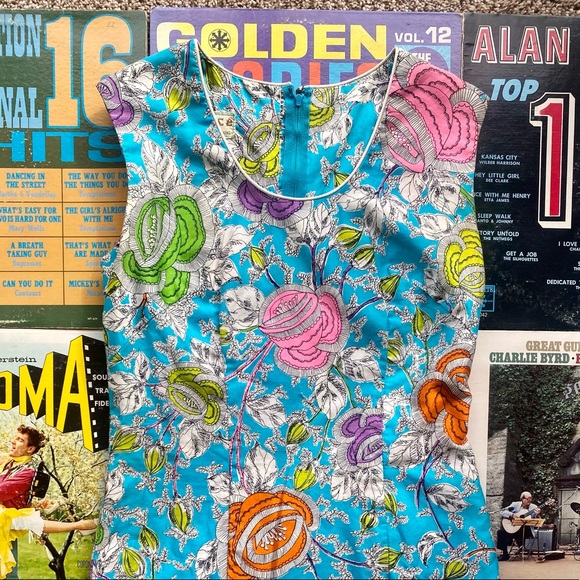 Vintage 1960s Floral Print Dress - Picture 4 of 11